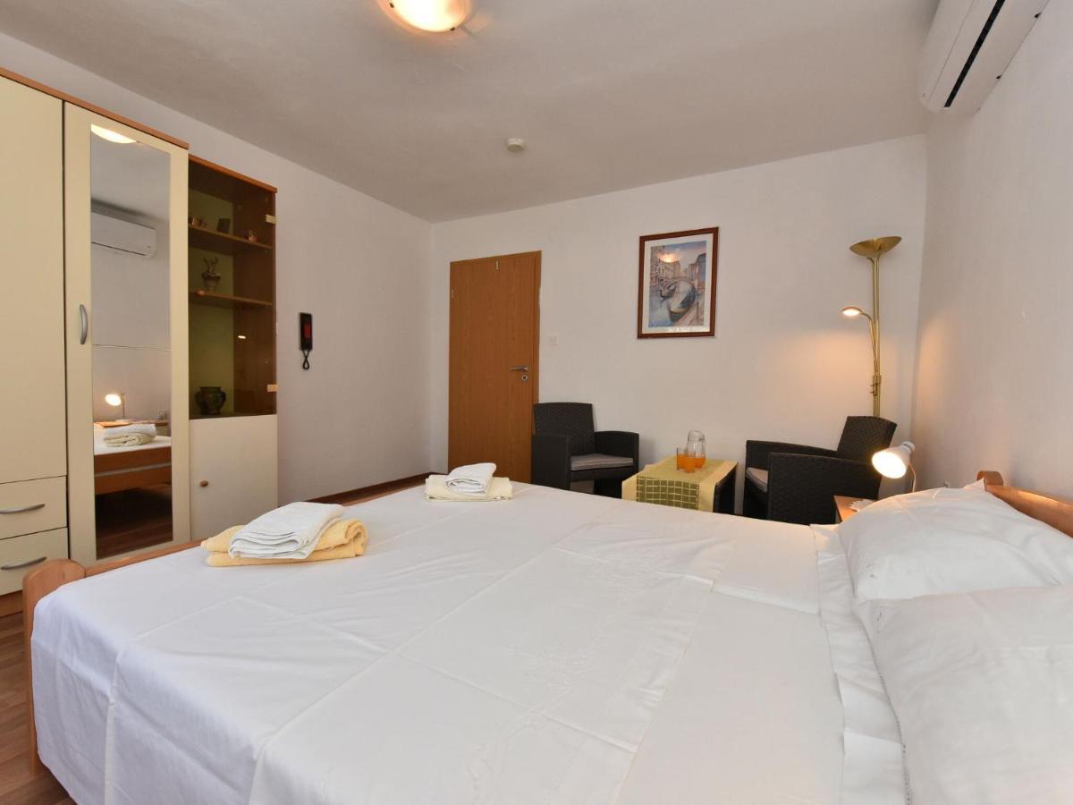 Traditional Apartment In Zadar With Garden ภายนอก รูปภาพ